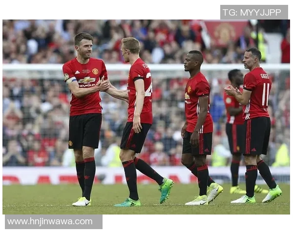 足球明星卡里克的辉煌职业生涯与场外生活全景介绍