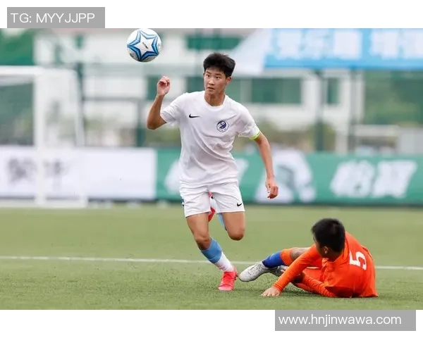 足球表哥的传奇故事与热爱足球的青春岁月分享